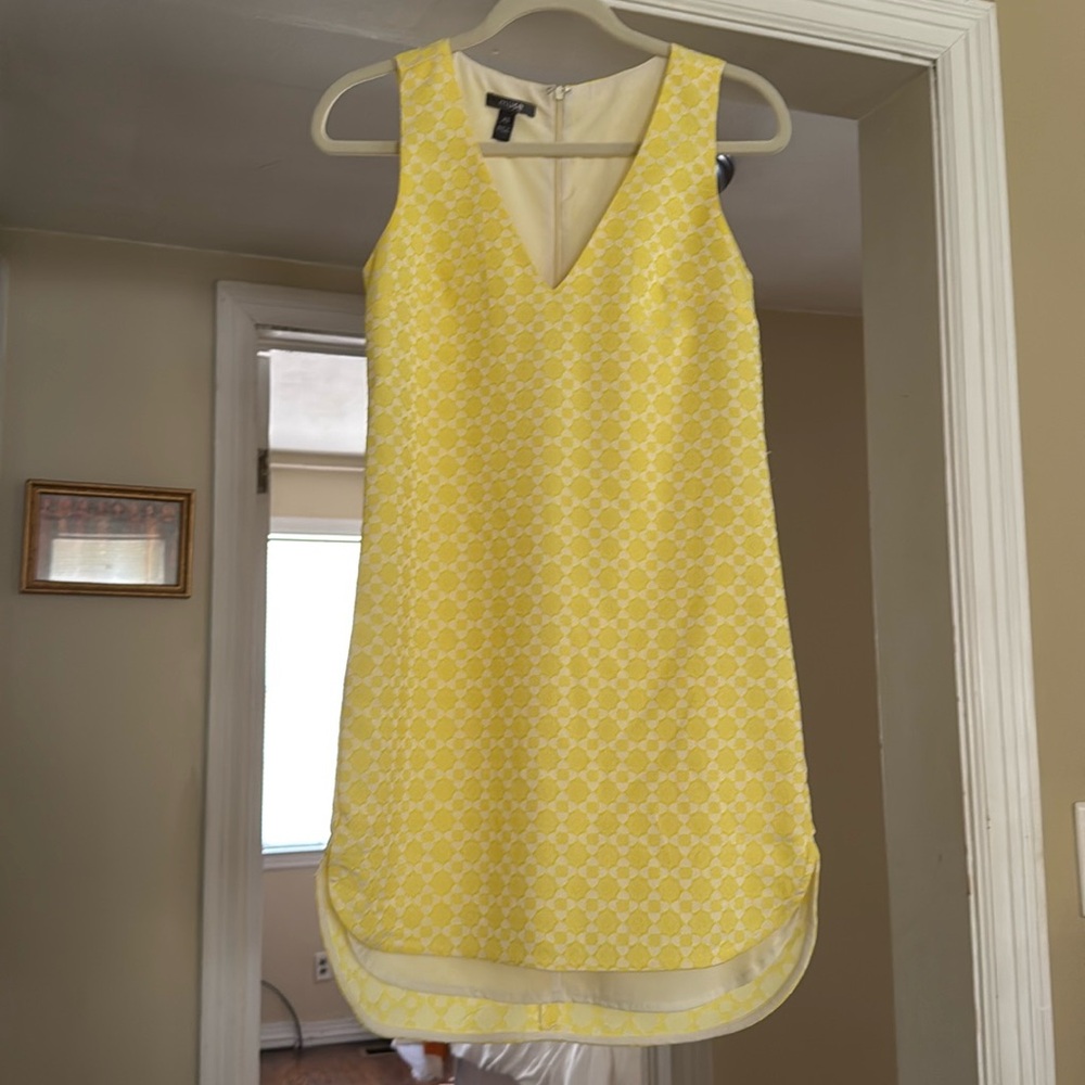 Muse XS Spring/ Summer Yellow Sleeveless Lined V-neck Dress
